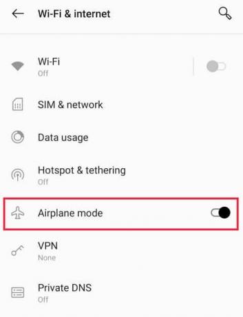 დააწკაპუნეთ-on-the-toggle-switch-located-to-„Airplane-mode“-to-turn-it-off