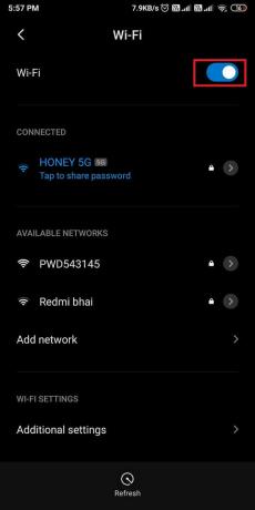 Выключите переключатель рядом с Wi-Fi и снова включите переключатель рядом с Wi-Fi.