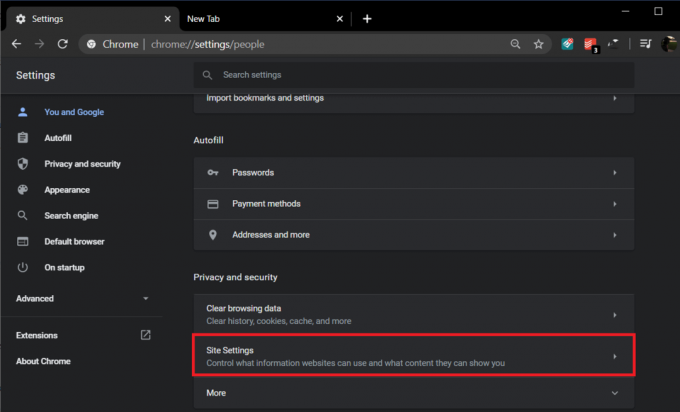 Klicken Sie unter Datenschutz- und Sicherheitslabel auf Site-Einstellungen | Fix Google Chrome speichert keine Passwörter