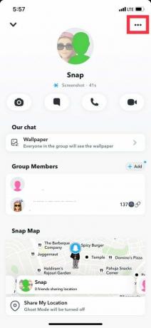 세 개의 점을 탭 | iPhone의 Snapchat에서 그룹을 삭제하는 방법