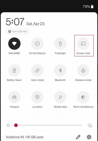 Android 기기의 알림 메뉴에서 스크린캐스트 아이콘을 탭하세요.