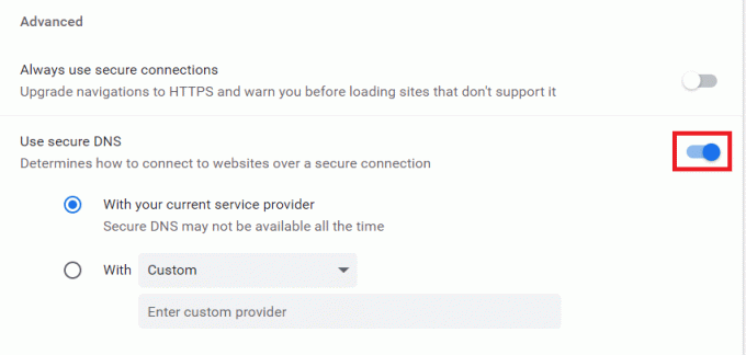 Ritiniet uz leju līdz sadaļai Papildu. Ieslēdziet opciju Lietot drošu DNS