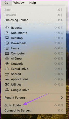 przejdź do folderu na ekranie głównym Mac