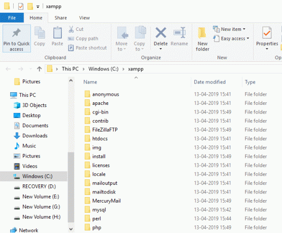 Щракнете върху бутона Explorer, за да отворите папката XAMPP във File Explorer и да видите папките на XAMPP
