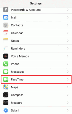 Scorri verso il basso e tocca FaceTime | Come si elimina un gruppo su FaceTime